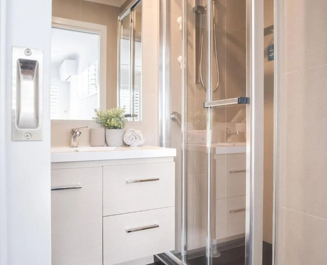Modern Pet-Friendly Mudjimba Townhouse Villa